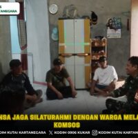 Babinsa Jaga Silaturahmi dengan Warga Melalui Komsos