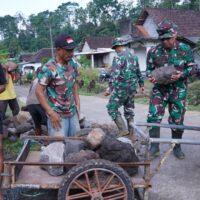 Akselerasi Pembangunan, Material Jembatan TMMD Ke 127 Mulai Didrop Di Desa Krisik