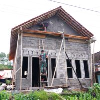 Kemanunggalan TNI Dan Rakyat, TMMD Ke 127 Kodim 0808/Blitar Bangun RTLH Warga Desa Krisik