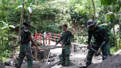 Finishing Jembatan TMMD Ke 127 Kodim 0808/Blitar, Satgas Dan Warga Percepat Akses Mobilitas