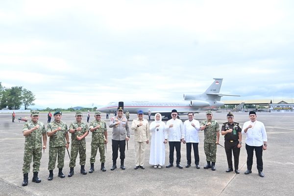 Danlanud Sultan Hasanuddin Sambut dan Hantar Kunjungan Kerja Wamenhan RI di Makassar Danlanud Sultan Hasanuddin Sambut dan Hantar Kunjungan Kerja Wamenhan RI di Makassar