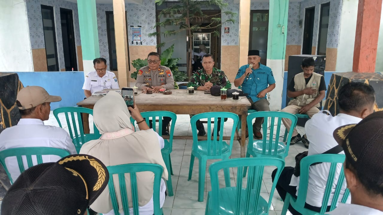 Danramil Paiton Hadiri Monev Dana Desa Randutatah Tahun 2025