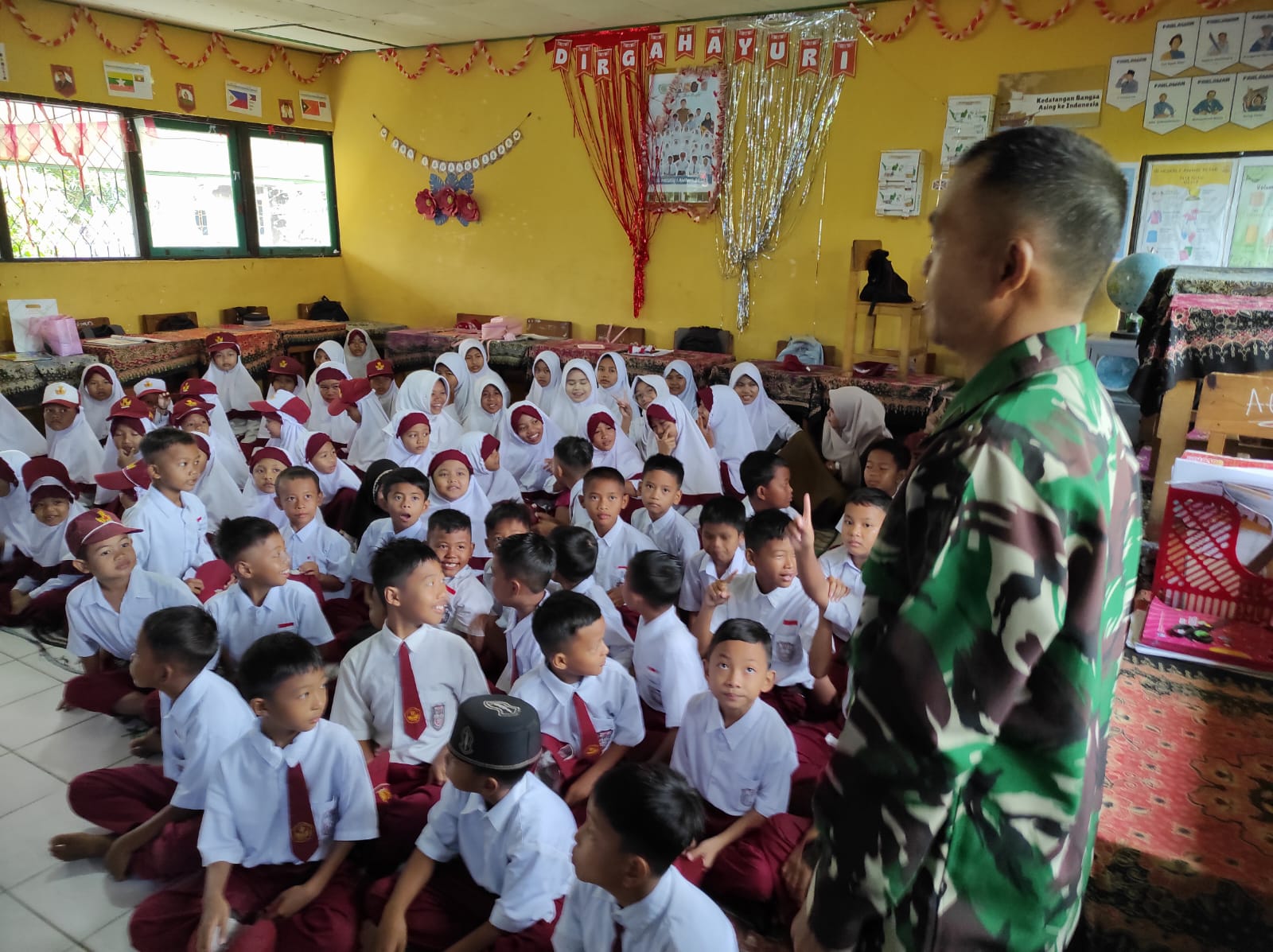 Babinsa Koramil 1002-06/Barabai Ajak Siswa Tolak Bullying di Lingkungan Sekolah
