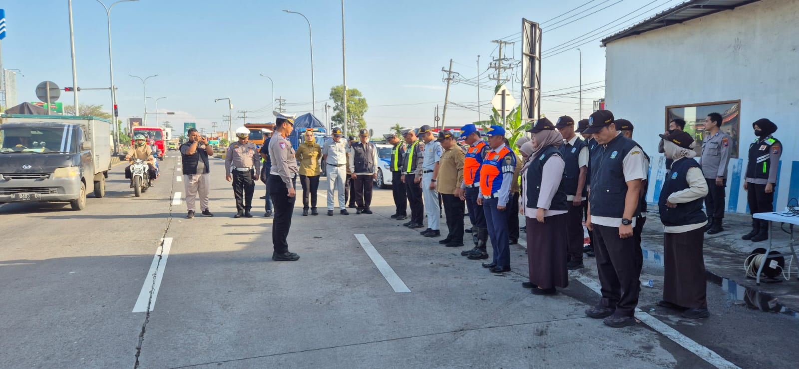 Keselamatan Jadi Prioritas, Ramp Check Gabungan Digelar di Gerbang Tol Probolinggo Timur Keselamatan Jadi Prioritas, Ramp Check Gabungan Digelar di Gerbang Tol Probolinggo Timur