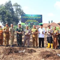 Mendukung Program Ketahanan Pangan, Koramil 0820-02/Wonoasih Melakukan Penanaman Pisang Cavendish