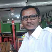 Doa Ayah di Malam Sunyi: Cinta yang Tak Riuh, Tapi Setia Menjaga