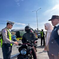 Antisipasi Kecelakaan Lalu Lintas, Polisi Periksa Kelayakan Kendaraan di Exit Tol Gending Probolinggo
