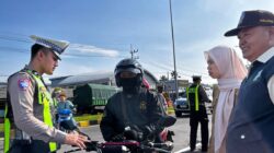 Antisipasi Kecelakaan Lalu Lintas, Polisi Periksa Kelayakan Kendaraan di Exit Tol Gending Probolinggo