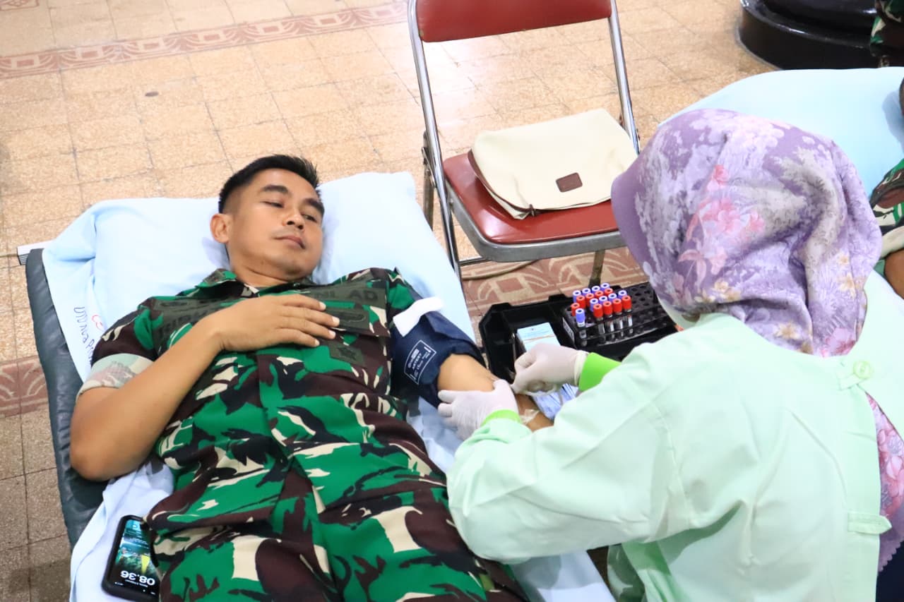 Bakti Sosial Donor Darah Semarakkan HUT Ke 80 Persit Kodim 0820/Probolinggo
