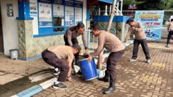 Polres Probolinggo Bersama Warga Percantik Destinasi Wisata Pantai Dukung Gerakan Indonesia Asri