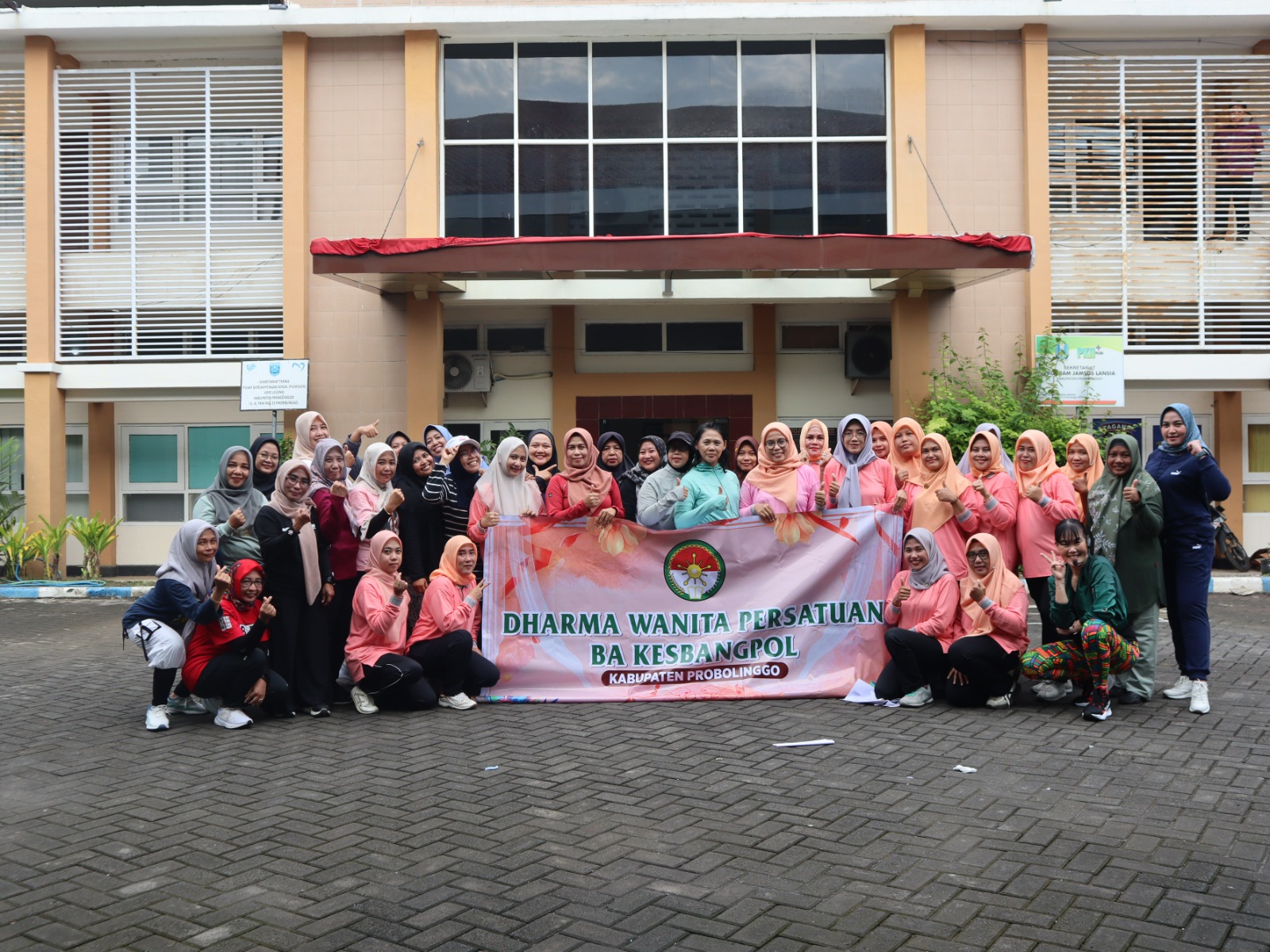 DWP Bakesbangpol Kabupaten Probolinggo Gelar Senam Bersama dan Bela Beli UMKM, Bahas Proker 2026