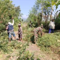 Dukung Arahan Presiden, Babinsa Wonorejo Gelar Kerja Bakti Wujudkan Lingkungan Asri