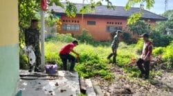 Koramil 1008-05/Kelua-Muara Harus Bersama Kecamatan Kelua Gelar Pembersihan Sektor Umum Koramil 1008-05/Kelua-Muara Harus Bersama Kecamatan Kelua Gelar Pembersihan Sektor Umum