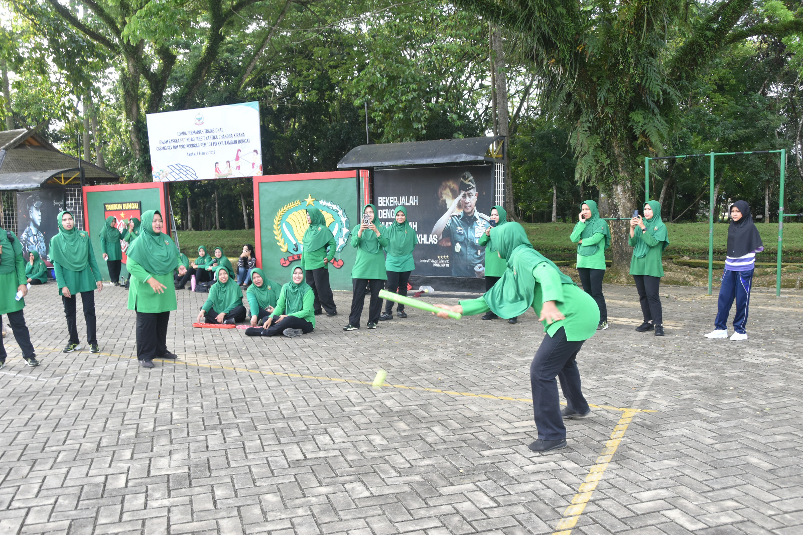 Persit KCK Dim 1002 Hidupkan Permainan Tradisional Jelang HUT ke-80