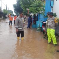 Respon Cepat Polres Probolinggo Tangani Banjir di Kecamatan Dringu