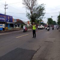 Kelancaran Arus Pagi Bawa Dampak Sosial Positif, Aiptu Basorin Aktif Gatur di Kawasan MTs Pajarakan