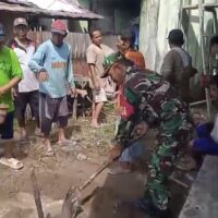 Babinsa Koramil 1002-01/BAS Bersama Warga Gotong Royong Bangun Langgar