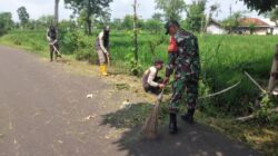 Koramil Wonomerto Mempelopori Kerja bakti Bersihkan Jalan Desa