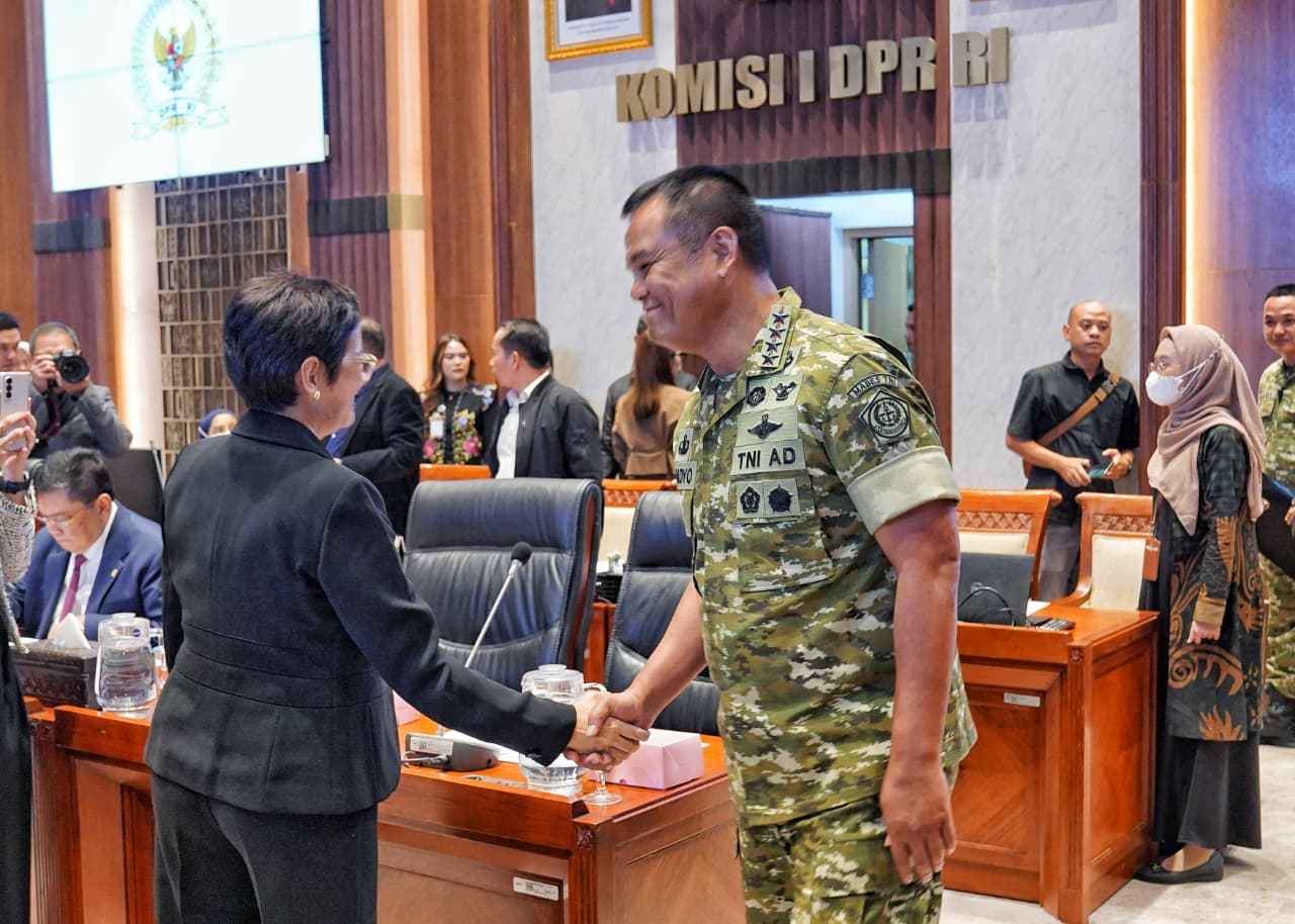 Wapang TNI dan Wamenhan RI Bahas Penguatan Alutsista dalam Rapat Kerja Komisi I di DPR RI