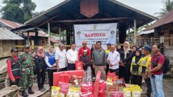 Babinsa Turun Langsung Dampingi Penyerahan Bantuan Korban Kebakaran di Labuan Amas Selatan