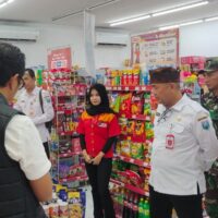 Menjaga Stabilitas Harga Dan Pasokan , Koramil Monitoring Harga Kebutuhan Pokok