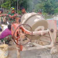 Semangat Gotong Royong Warnai Pengerjaan Semenisasi Jalan di Kampung Linggang Amer