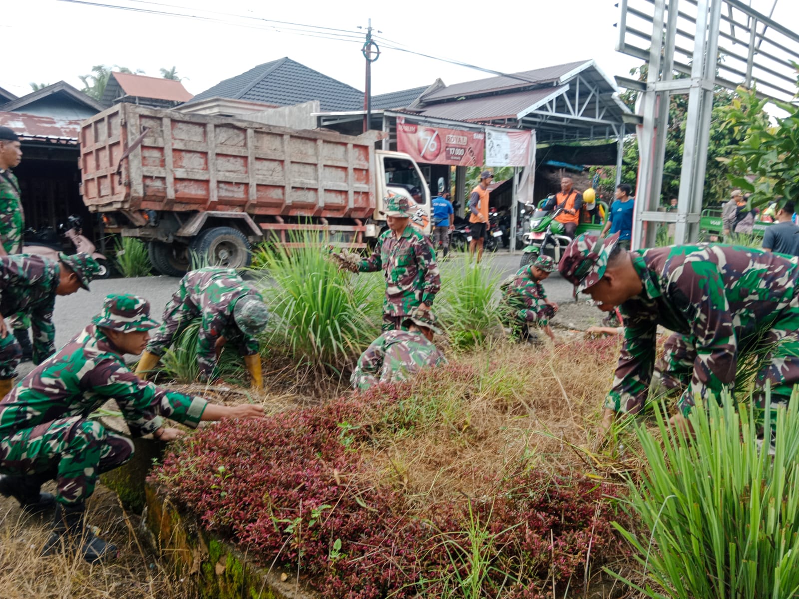 Wujud Kepedulian Lingkungan, Kodim 1002/HST dan Pemdes Rantau Keminting Gelar Gerakan Indonesia Asri