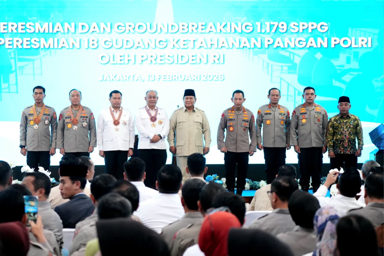 Presiden Prabowo Subianto Anugerahkan Bintang Jasa dan Satyalancana Wira Karya kepada Penggerak Program MBG
