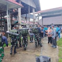 Warga Tering Lama dan Tering Lama Ulu Sambut Kedatangan Anggota Satgas TMMD Wiltas Ke-127