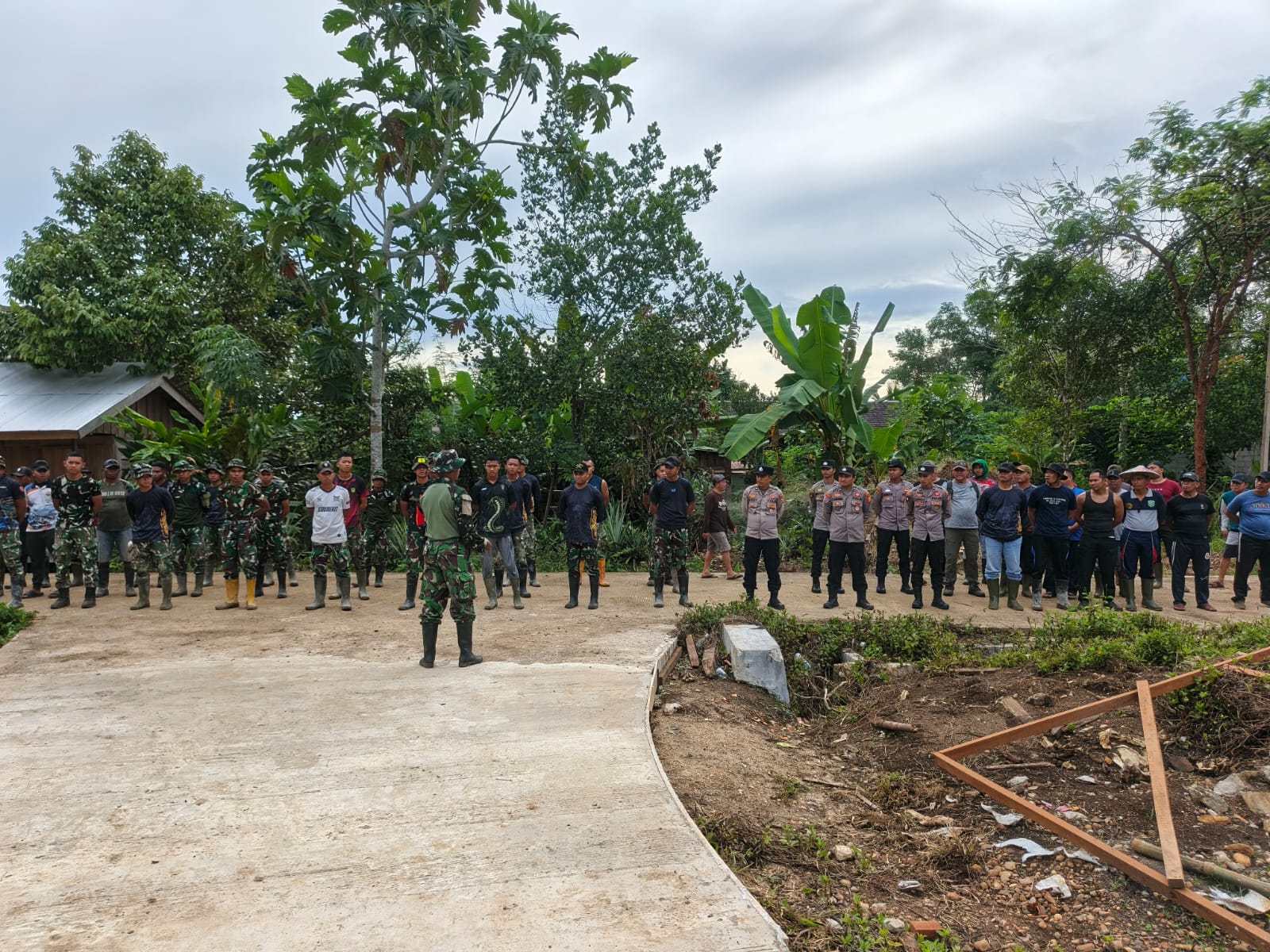 Apel Pagi Jadi Kunci Sukses Pelaksanaan Sasaran Fisik TMMD Wiltas Ke-127 Apel Pagi Jadi Kunci Sukses Pelaksanaan Sasaran Fisik TMMD Wiltas Ke-127