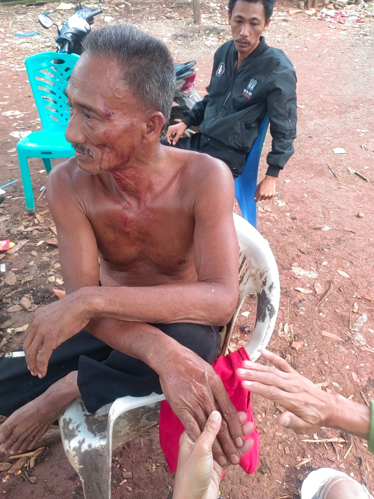 Viral! Penganiayaan Mandor Boyong Oleh Oknum TNI sampai berdarah – darah