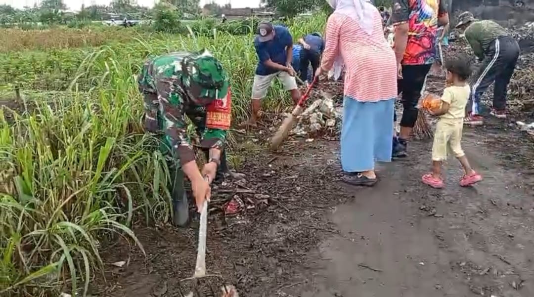 Koramil Wonoasih Bersama Sejumlah Pihak Melaksanakan Aksi Bersih-Bersih Di TPS Sumbertaman Koramil Wonoasih Bersama Sejumlah Pihak Melaksanakan Aksi Bersih-Bersih Di TPS Sumbertaman