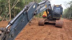 Percepat Pembangunan Jalan, Kodim 1008/Tabalong Turunkan Excavator di TMMD ke-127