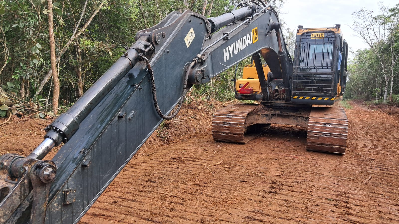 Percepat Pembangunan Jalan, Kodim 1008/Tabalong Turunkan Excavator di TMMD ke-127