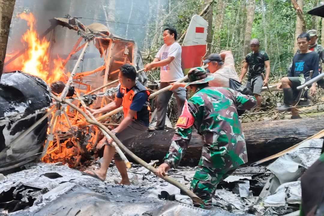 TNI Temukan dan Evakuasi Kecelakaan Pesawat Pelita Air di Pegunungan Krayan Timur, Kalimantan Utara TNI Temukan dan Evakuasi Kecelakaan Pesawat Pelita Air di Pegunungan Krayan Timur, Kalimantan Utara