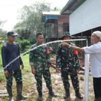 Pasiter Kodim 0912/Kubar Bersama Kabid Perkim Tinjau Sasaran Sumur Bor (TMAB) dan MCK di Kampung Tering