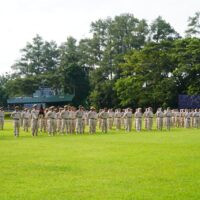 Upacara 17-an Februari 2026, Gubernur Akmil Bacakan Amanat Kasad dan Berikan Penghargaan Prajurit Berprestasi