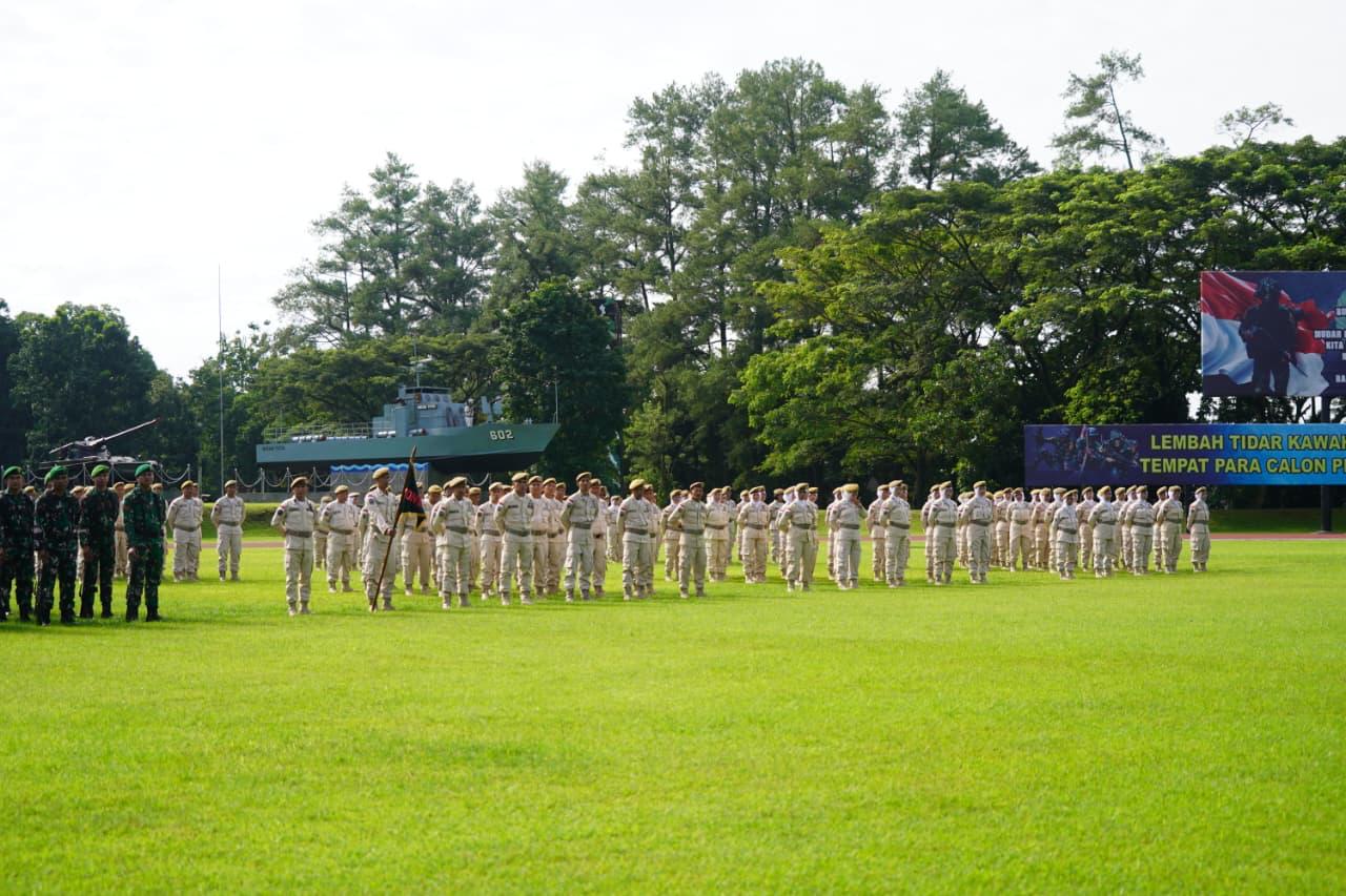 Upacara 17-an Februari 2026, Gubernur Akmil Bacakan Amanat Kasad dan Berikan Penghargaan Prajurit Berprestasi Upacara 17-an Februari 2026, Gubernur Akmil Bacakan Amanat Kasad dan Berikan Penghargaan Prajurit Berprestasi