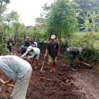Koramil Wonomerto Mempelopori Pelaksanaan Kerja Bakti Di Desa Binaan