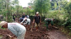 Koramil Wonomerto Mempelopori Pelaksanaan Kerja Bakti Di Desa Binaan