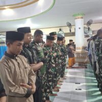 Walaupun Sibuk Bangun Desa, Anggota Satgas TMMD Tetap Prioritaskan Kewajiban Beribadah