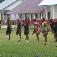 Meski Berpuasa, Anggota Satgas TMMD Wiltas Ke-127 Tetap Semangat Laksanakan Senam Pagi