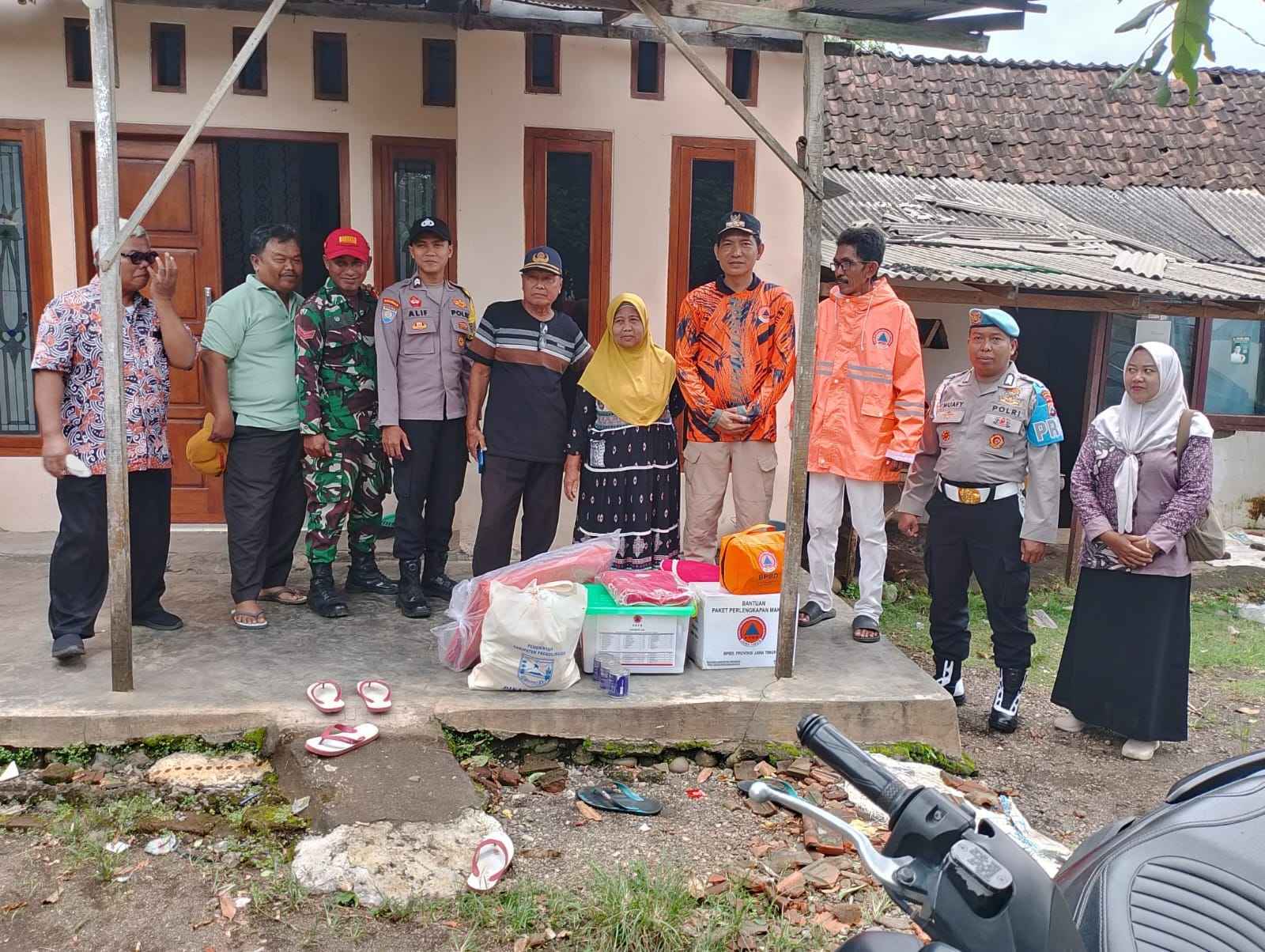 Respons Cepat Pascabencana, Pemerintah Kecamatan Gading Kawal Distribusi Bantuan di Desa Kertosono