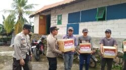 Polres Probolinggo Turun Langsung, Salurkan Bansos untuk Korban Longsor Kotaanyar dan Banjir Kraksaan