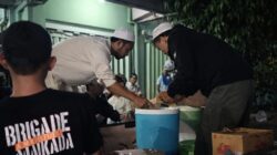 Ramadhan di Tengah Bencana, Keluarga Besar PPI Al-Habib Muhammad Shodiq Hadirkan Sahur bagi Penyintas Banjir Kraksaan