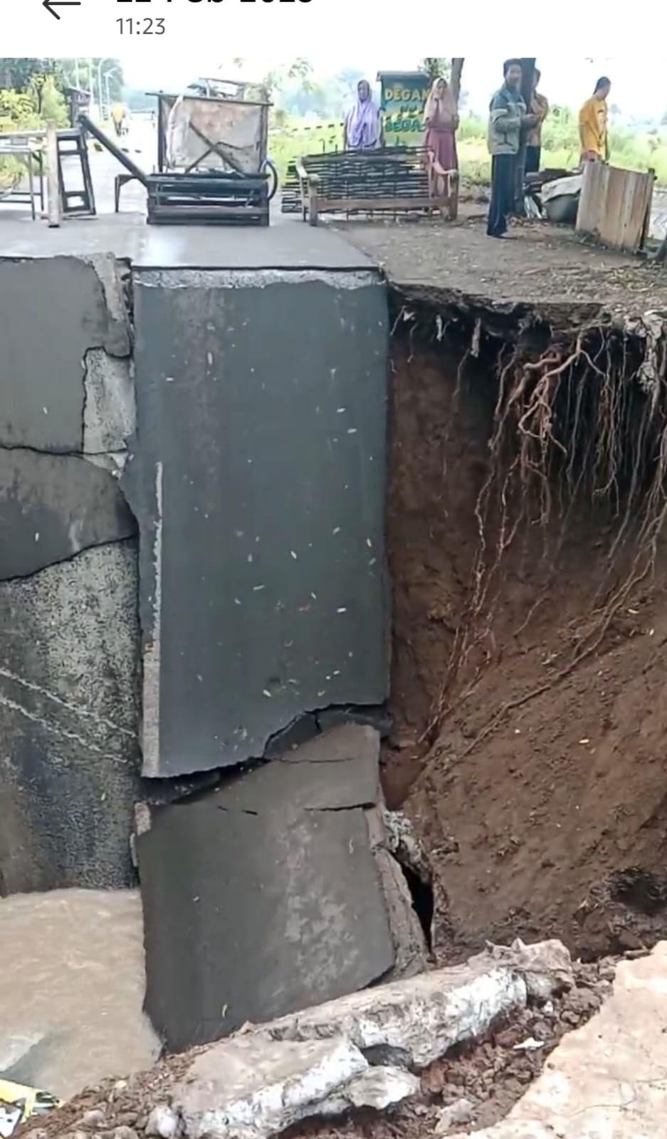 Jembatan Antar Kecamatan di Kotaanyar Terputus, Warga Terisolasi 25 Km, Ketua GMPK Probolinggo Sholehudin Soroti Aktivitas Tambang Jembatan Antar Kecamatan di Kotaanyar Terputus, Warga Terisolasi 25 Km, Ketua GMPK Probolinggo Sholehudin Soroti Aktivitas Tambang