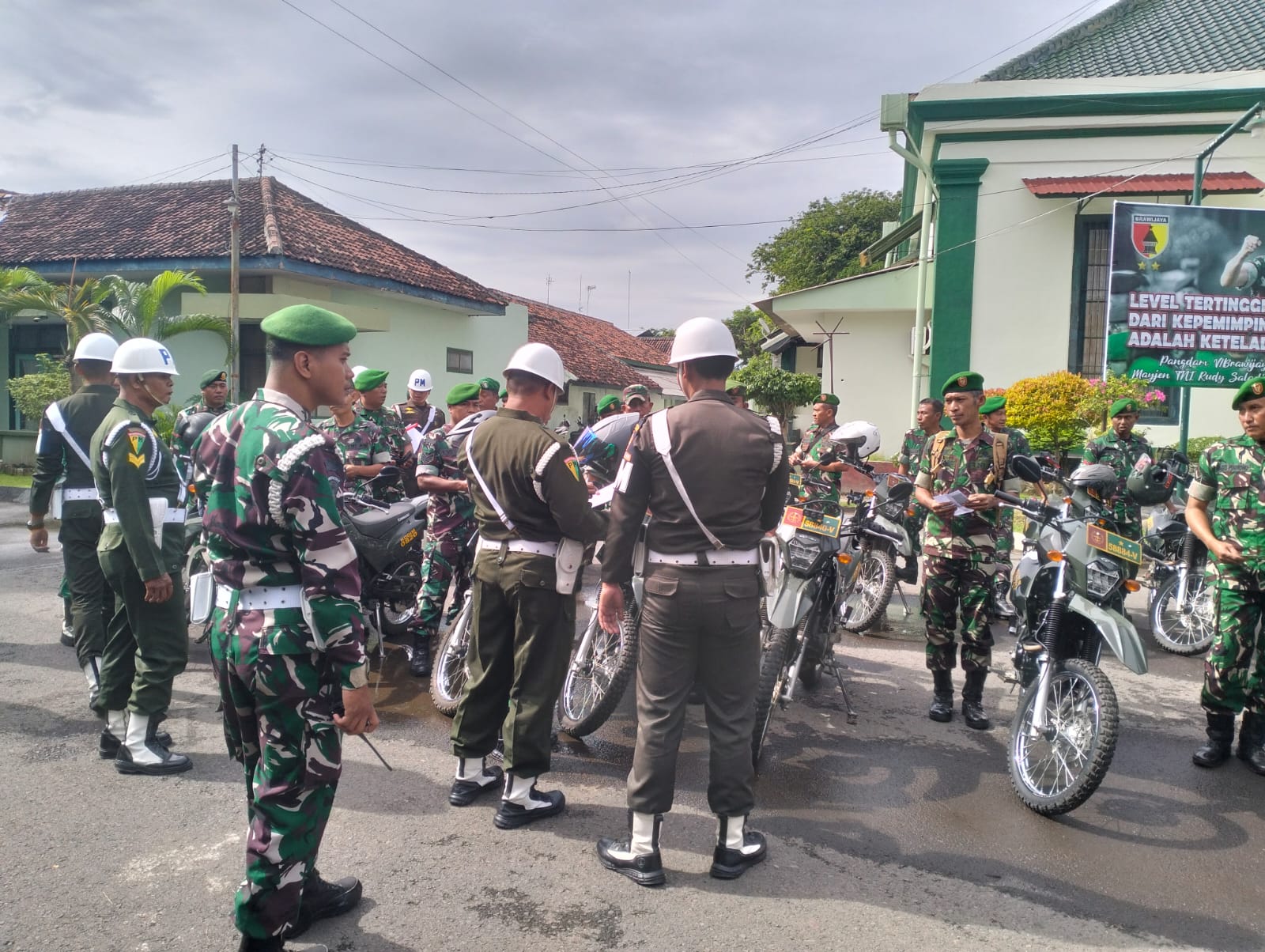 Ratusan Prajurit Kodim Probolinggo Mengikuti Jalan nya Ops Gaktib Dan Ops yustisi Citra Wira Clurit Tahun 2026 Ratusan Prajurit Kodim Probolinggo Mengikuti Jalan nya Ops Gaktib Dan Ops yustisi Citra Wira Clurit Tahun 2026