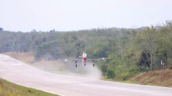 TNI Berhasil Laksanakan Uji Coba Pendaratan F-16 dan Super Tucano di Ruas Tol JTTS Lampung