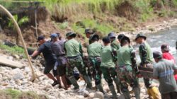Gotong Royong TNI dan Warga Pacu Pembangunan Jembatan Perintis Garuda di Pesisir Selatan