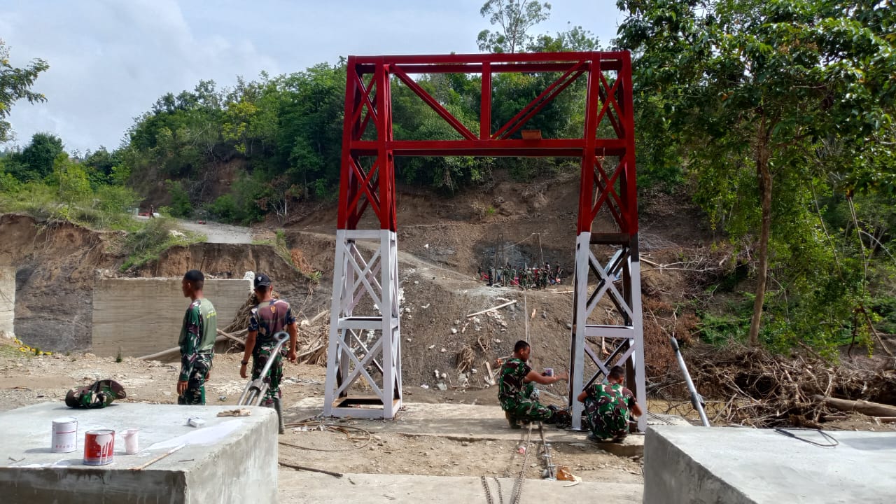 TNI AD Kebut Pembangunan Jembatan Gantung Kalaili, Progres 48 Persen